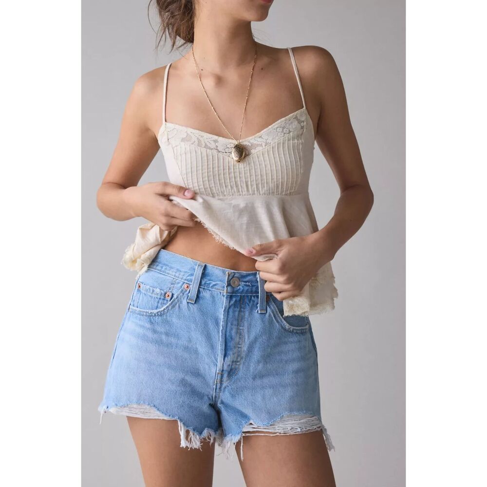 Levi's 501 Original Fit High Rise Denim Shorts in Luxor Heat Light Wash size 24